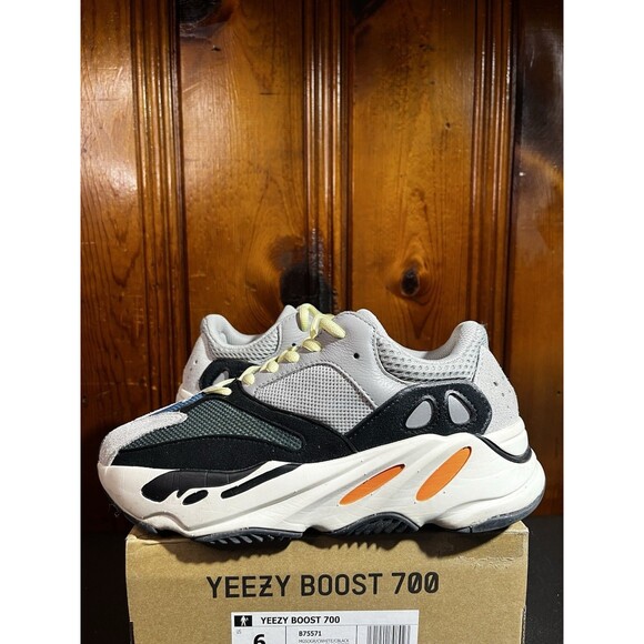 Athletic_Shoes